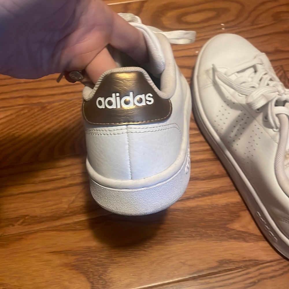 Adidas Advantage women’s sneakers